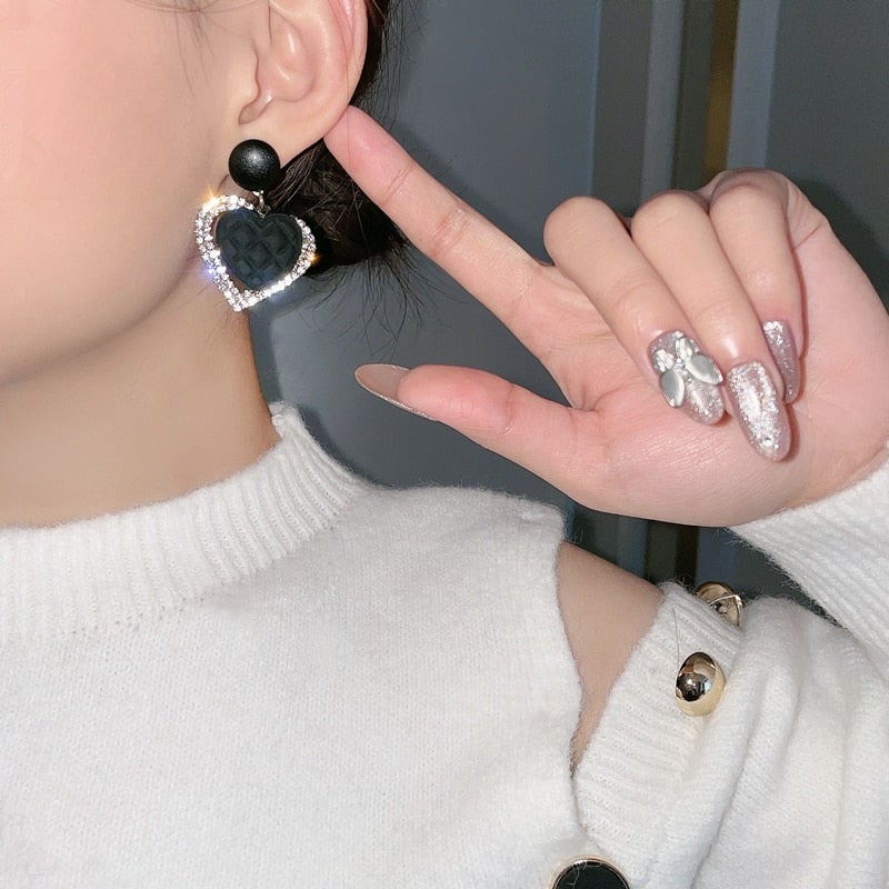 Czarne serce kolczyki w złocie