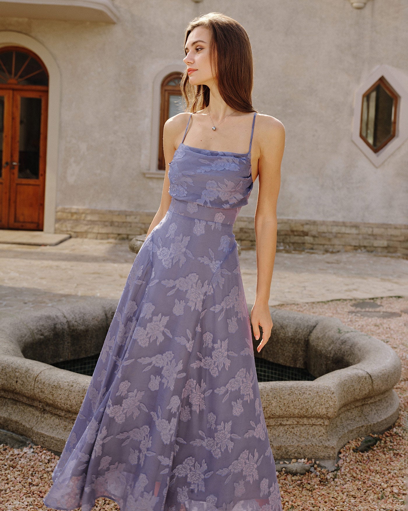 Maxi Elegancka sukienka z otwartymi plecami